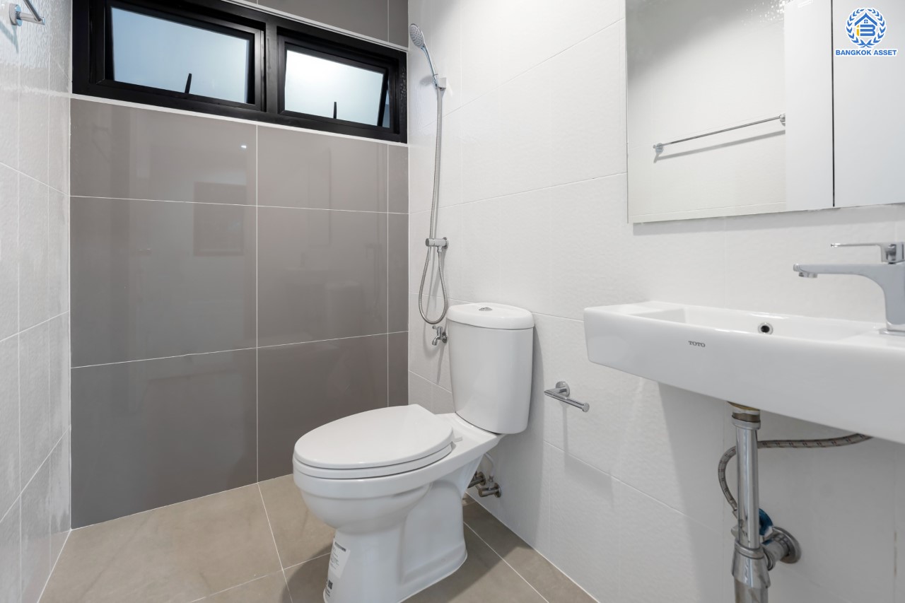 บ้านมือสองตกแต่งใหม่ แบรนด์ Property Perfect ม.มณีรินทร์ รัตนาธิเบศร์-ท่าอิฐ เนื้อที่ 54 ตร.ว. ฟังก์ชัน 3 ห้องนอน 2 ห้องน้ำ 2 ห้องอเนกประสงค์ พร้อมจอดรถได้ 2 คัน บนทำเลศักยภาพ ใกล้ทางด่วน "งามวงศ์วาน" และเพียง 10 นาที ถึงรถไฟฟ้า "สถานีบางรักน้อยท่าอิฐ"...